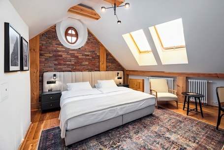 Comfort Apartment | 1 bedroom, in-room safe, individually decorated, individually furnished