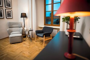 Deluxe Suite, City View | Living area | Smart TV, pay movies - Fontana Boutique (Lublin)