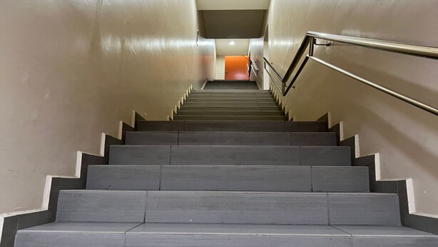 A staircase with a handrail, leading to a landing with a door. - Hotel O Ezi Inn (Kuala Kangsar)