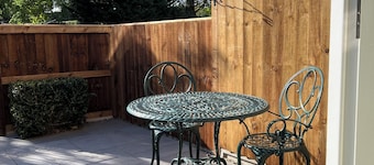 Blakeney for 2? Bijou cottage,sunny patio,garden & parking.Stunning location !