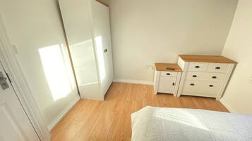 House | 4 bedrooms, free WiFi, bed sheets
