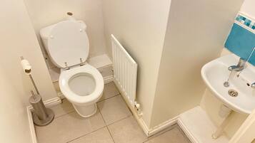 House | Bathroom | Shower, hair dryer, towels