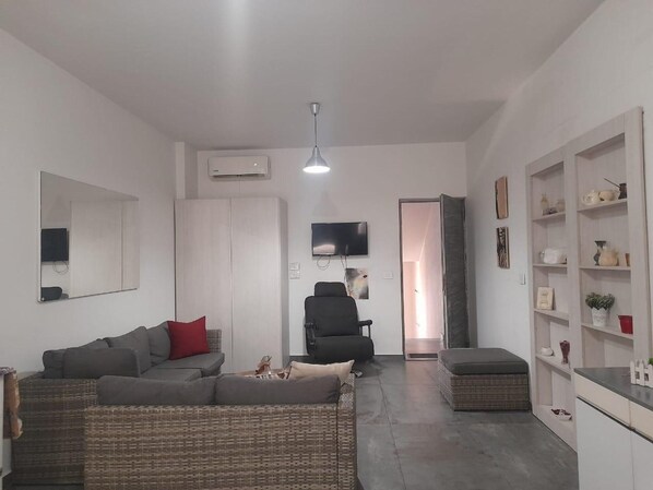 Apartment | Living area | TV
