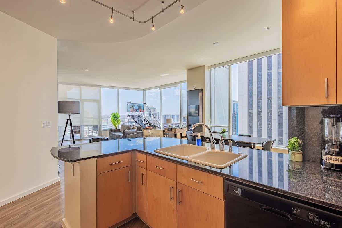 ثلاجة، ميكروويف، فرن، موقد طهي مسطح