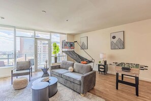 TV, table football, offices - Near Chase Field | Balcony,Pool,Gym,Parking,W/D (Phoenix)