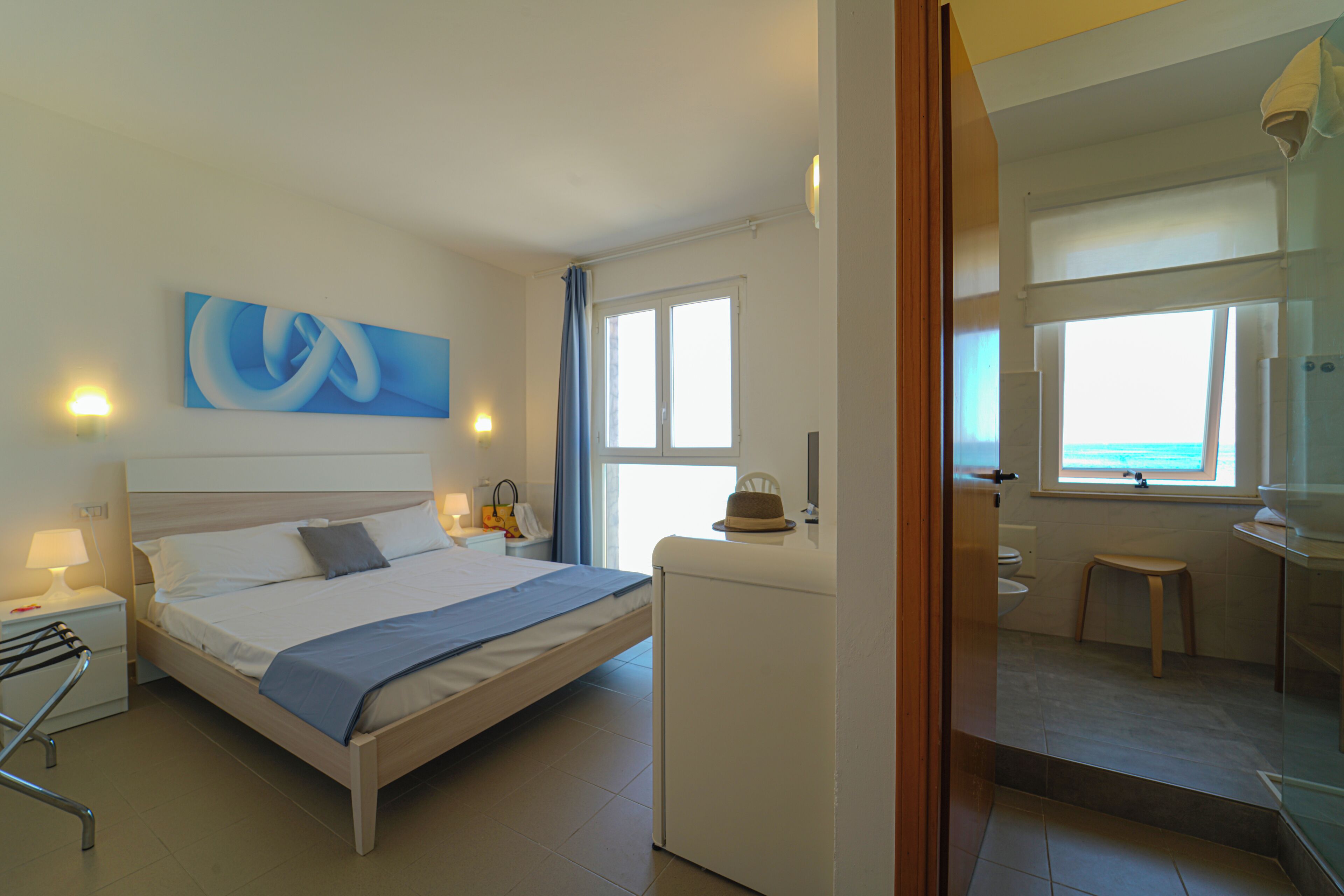 Doppia Superior, vista mare | Postazione laptop, Wi-Fi gratuito