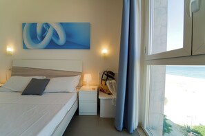 Doppia Superior, vista mare | Postazione laptop, Wi-Fi gratuito