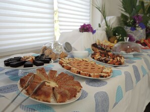 Daily buffet breakfast for a fee