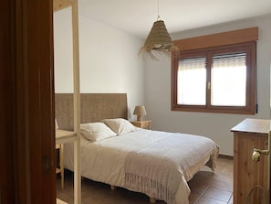 4 室のベッドルーム、アイロン / アイロン台、WiFi、ベッドシーツ
