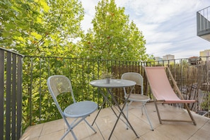 Apartment, 1 Bedroom, 2 Bathrooms | Balcony - Cozy Apartment With Parking by Renters (Warsaw)