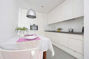 Apartment, 1 Bedroom, 2 Bathrooms | Private kitchen | Microwave, oven, electric kettle, toaster - Cozy Apartment With Parking by Renters (Warsaw)