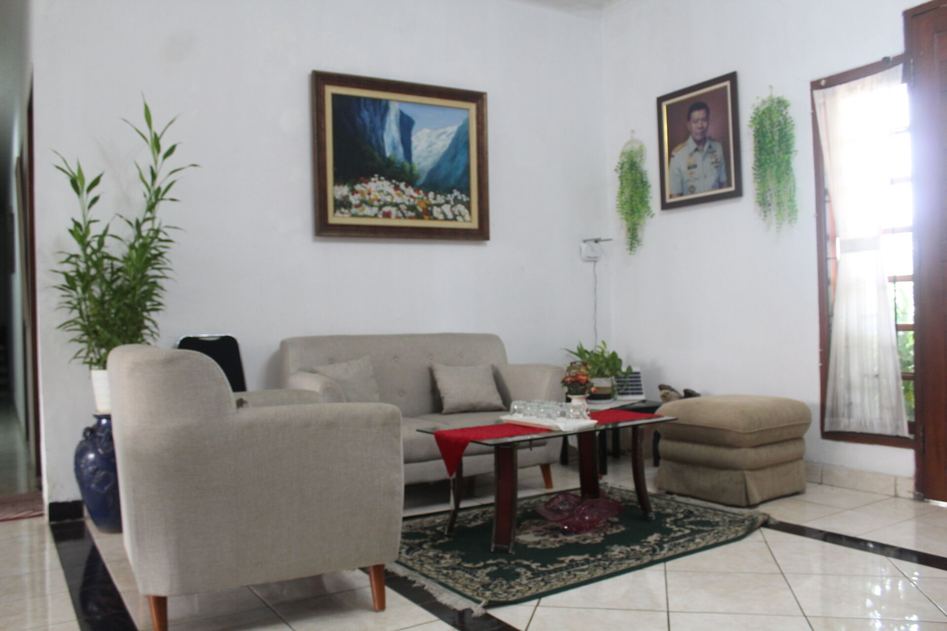 Hiên