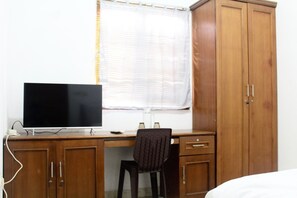 Standard Double Room | Free WiFi - Asyoka Residence By Key Room (Bekasi)