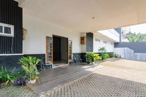 Front of property - Asyoka Residence By Key Room (Bekasi)