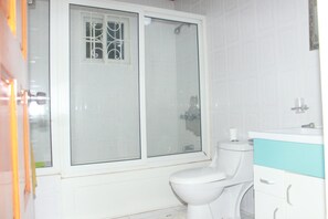 Ház | Fürdőszoba | Zuhanyzó és törölközők