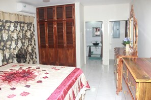 Casa | 3 quartos, Wi-Fi de cortesia, roupa de cama