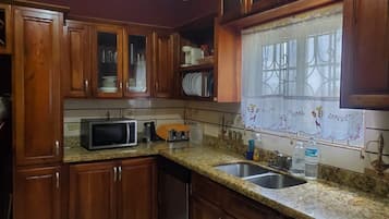 Nhà | Bếp riêng | Tủ lạnh, lò vi sóng, lò nướng, bếp nấu