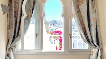 全景套房, 1 张大床, 海湾景观 | 城市景观