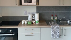 Apartment | Private kitchen | Fridge, microwave, oven, stovetop - Dublin-onebedroom-onebathroom-wifi (Dublin)