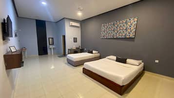 Superior Suite | 1 bedroom, desk, laptop workspace, bed sheets