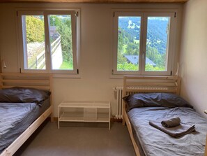 2 bedrooms, iron/ironing board, free WiFi, bed sheets - Chalet Luegistal - a stunning Alpine mountain holiday 2-bedroom apartment    (Wengen)