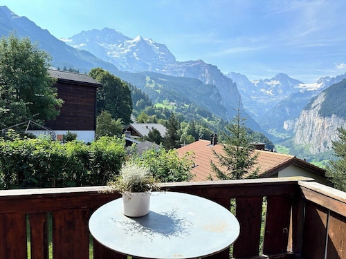 Chalet Luegistal - a stunning Alpine mountain holiday 2-bedroom apartment   