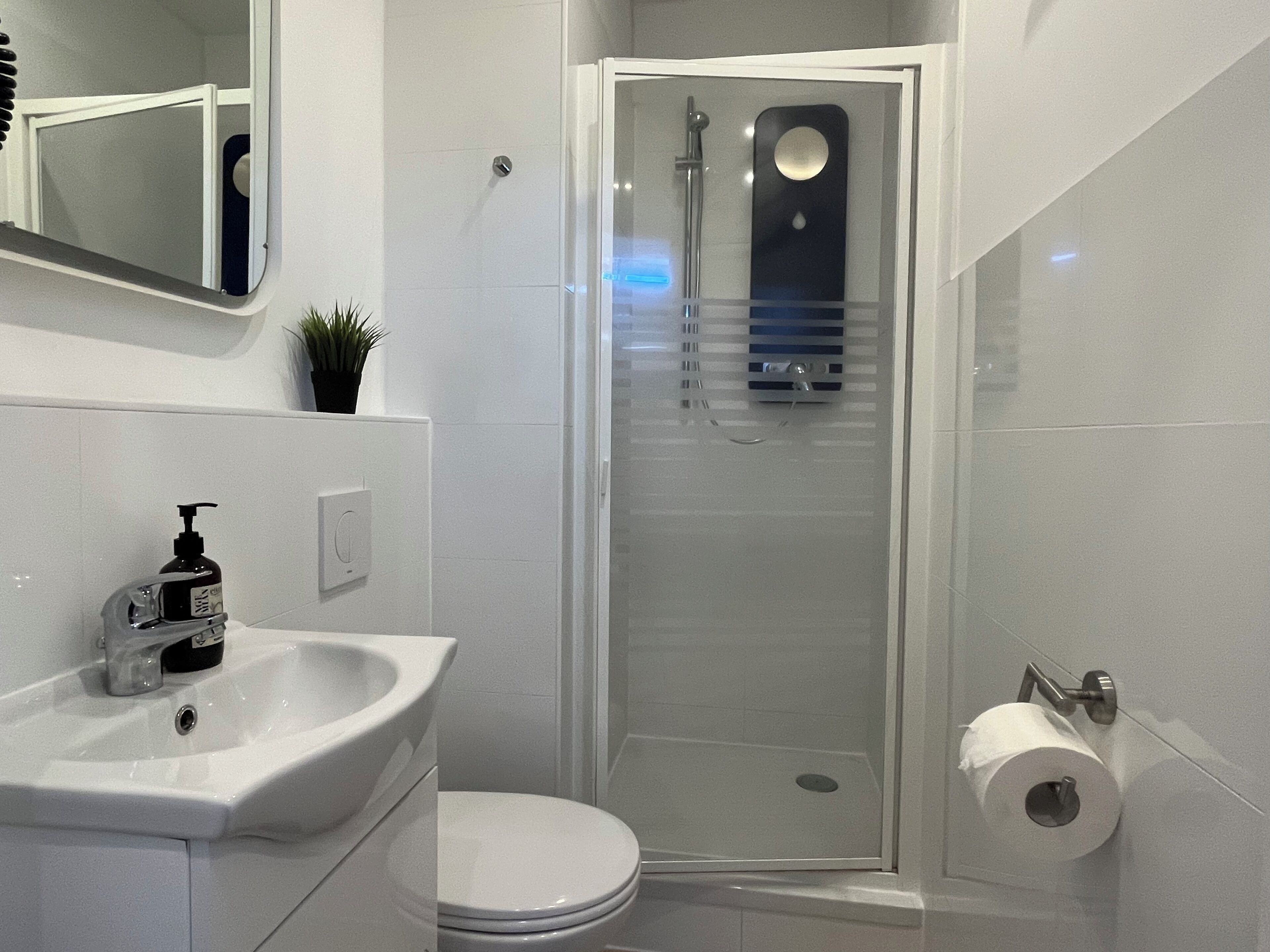 Comfort-Vierbettzimmer | Kostenloses WLAN, Bettwäsche