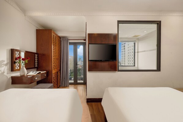 Superior Twin Room, City View | Premium bedding, desk, laptop workspace, blackout curtains
