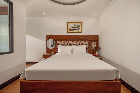 Quarto casal superior, vista para a cidade | Roupas de cama premium, escrivaninha, espaço de trabalho para notebook