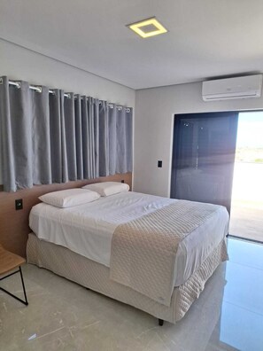 Panorama kamer, 4 slaapkamers | Een bureau, een laptopwerkplek, gratis wifi