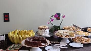 Free daily buffet breakfast