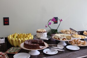 Free daily buffet breakfast - Optimum Plaza Hotel (Monte Alto)