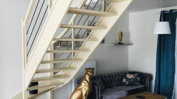 Smart TV, futbolito y libros