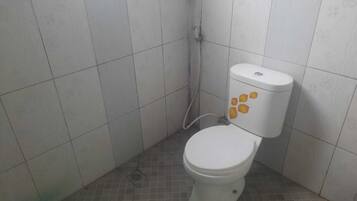 Deluxe Double Room | Bathroom | Shower, rainfall showerhead, towels, soap