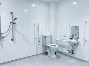 A modern bathroom with a toilet, bidet, and sink. - Harbour Stays - The Marine Centre (Saundersfoot)
