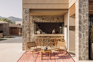 3 bars/lounges, lobbylounge, cocktailbar