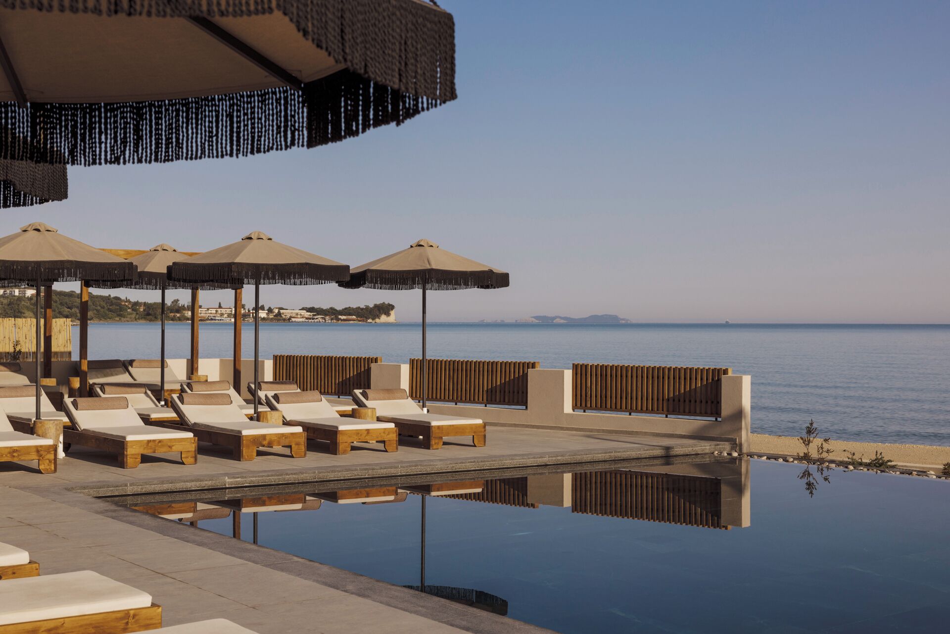 4 outdoor pools, open 10:00 AM to 6:00 PM, pool umbrellas, sun loungers