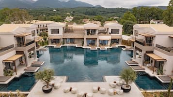 4 outdoor pools, open 10:00 AM to 6:00 PM, pool umbrellas, pool loungers