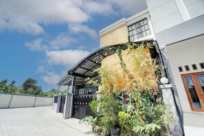 Exterior - Hotel O MIOXIO Syariah Kost (Ponorogo)