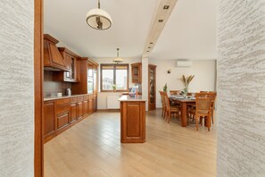 Unclassified image, 5 of 42, button - Apartement for 6 With AC by Renters (Kraków)