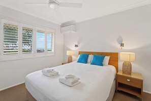 2 bedrooms, WiFi, bed sheets - Unit 3 Charlton on the Esplanade (Torquay)