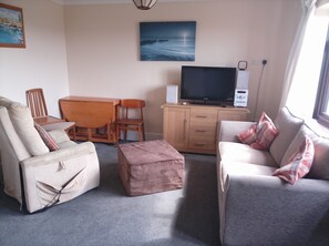 Living area - Chalet in Romney Sands With Disabled Access (New Romney)