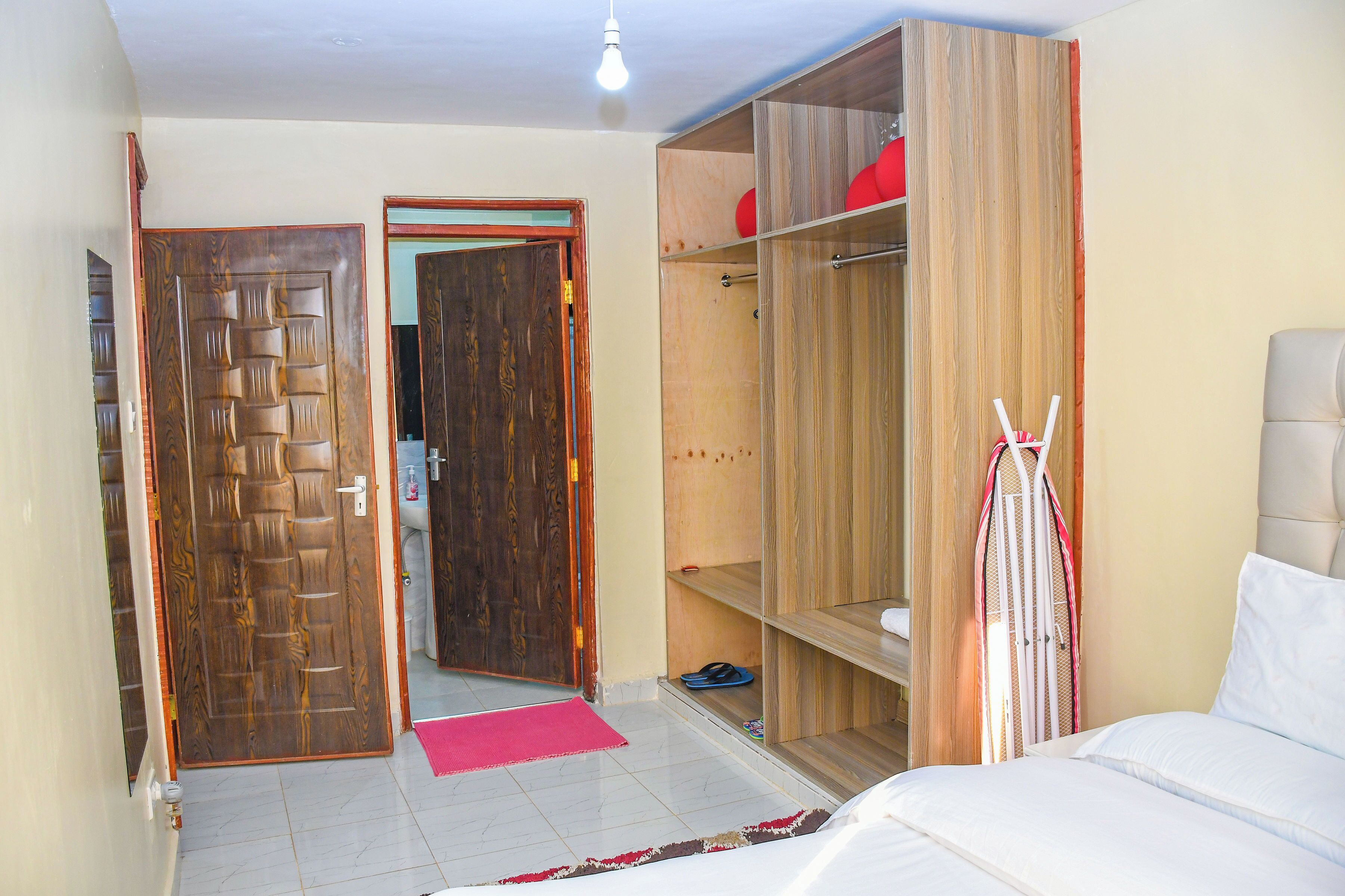2 quartos, ferros/tábuas de passar roupa, Wi-Fi, roupa de cama