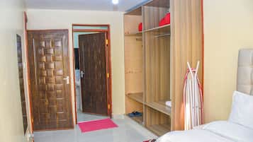 2 quartos, ferros/tábuas de passar roupa, Wi-Fi, roupa de cama