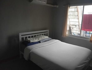 Free WiFi, bed sheets - Butlers WDH (Bangkok)