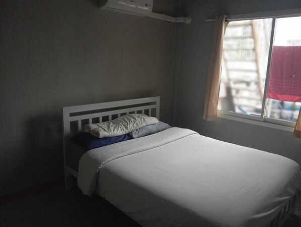 Free WiFi, bed sheets