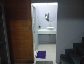 Dutxa, tovalloles, sabó i paper higiènic