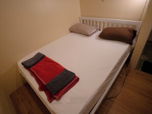 Standard Double Room Single Use | Free WiFi, bed sheets - Butlers WDH (Bangkok)