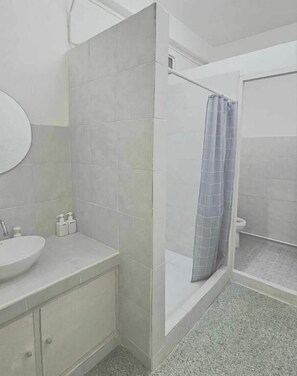 Klassieke tweepersoonskamer | Gratis wifi, beddengoed