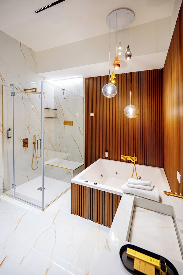 Luxury Studio Suite | Bathroom | Hair dryer, slippers, towels, soap